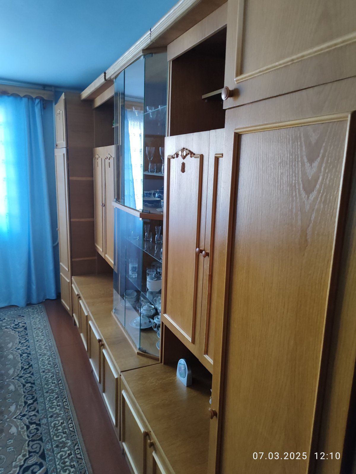 Стінка в зал з якісної плити