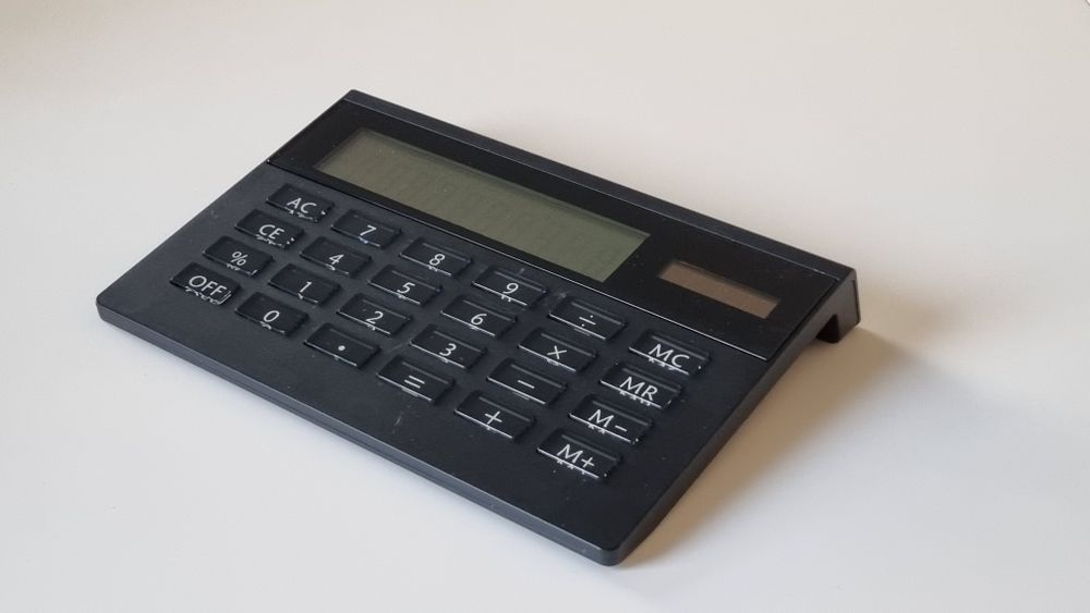 Kalkulator, duże klawisze i wyświetlacz, bateria słoneczna