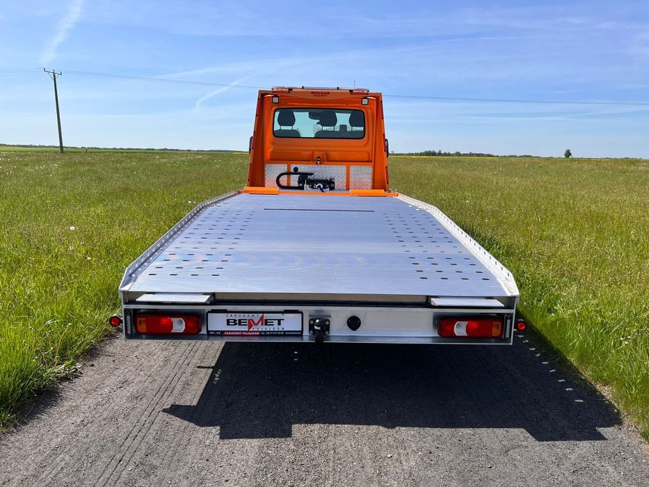 Nowe Iveco wypożyczalnia lawet i busów Oława