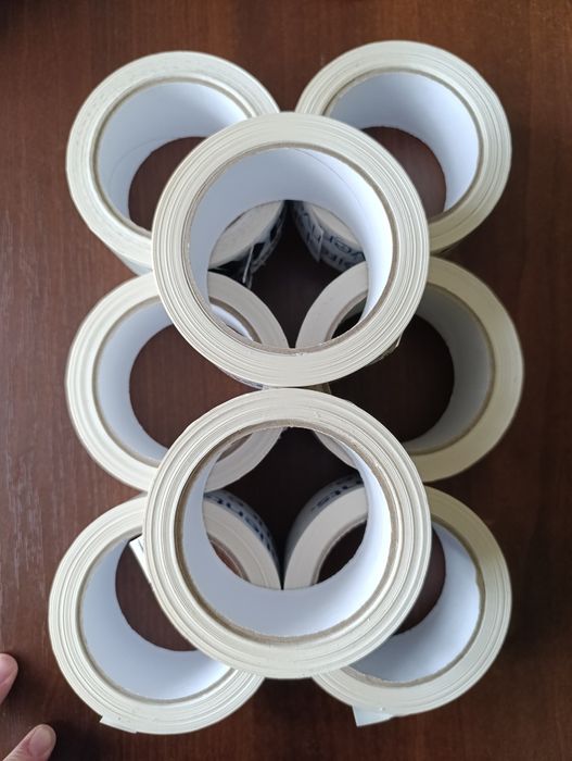 Taśmy klejące do klejenia paczek