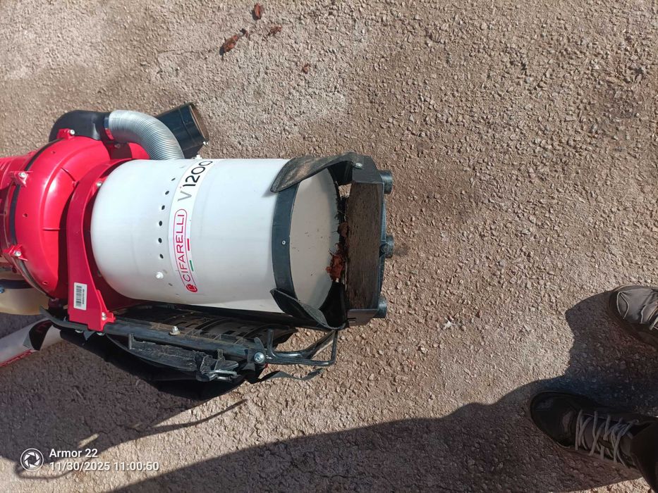 Máquina de apanhar frutos secos ou azeitonas