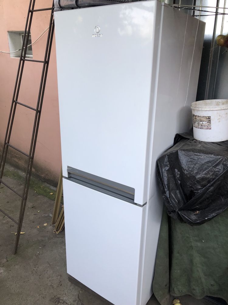 Холодильник INDESIT