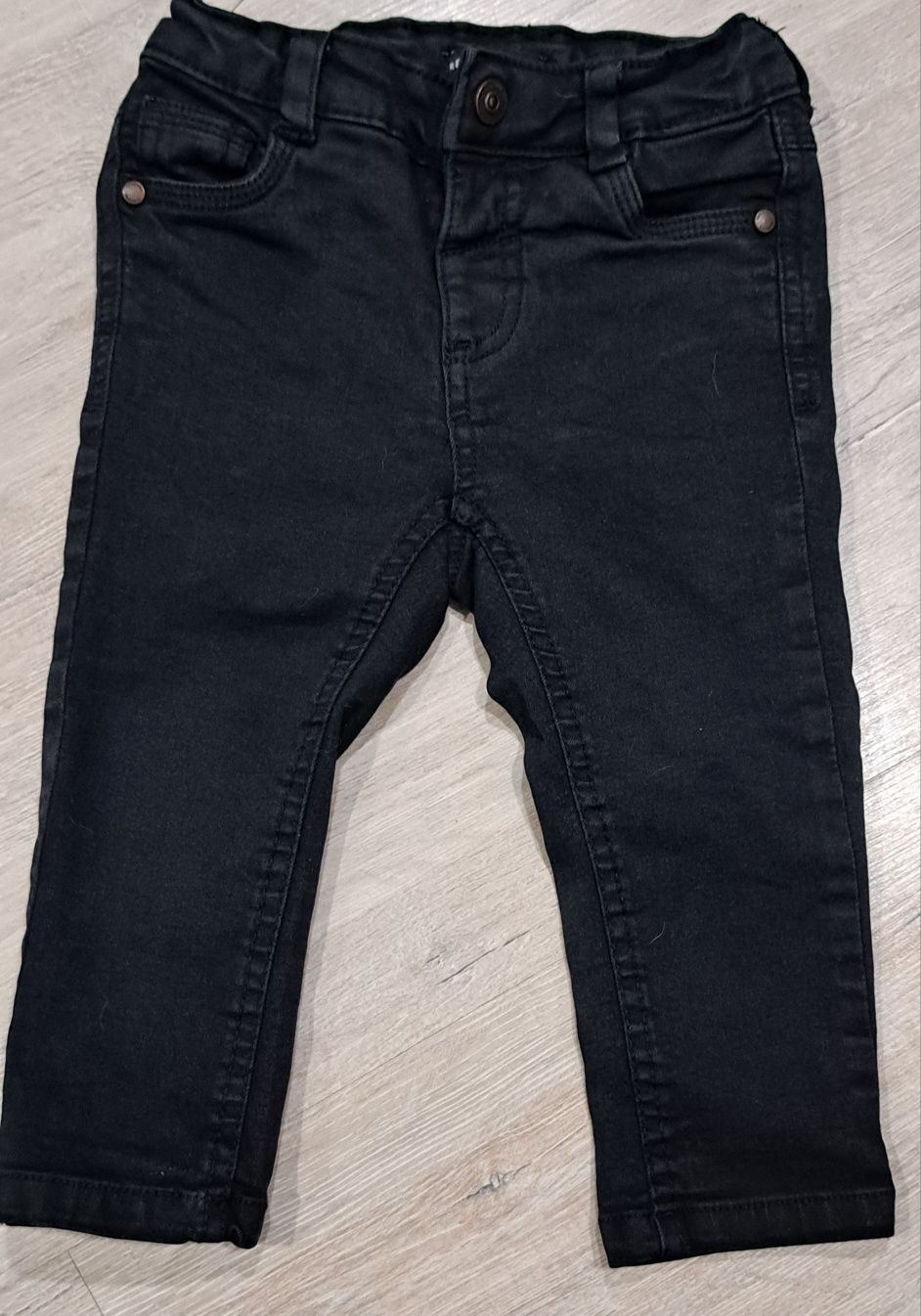Spodnie rurki reserved 86 czarne dzisy jeansy czerń dresy legi joggery