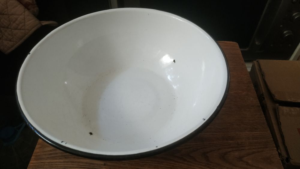 Продам миски, корзинки