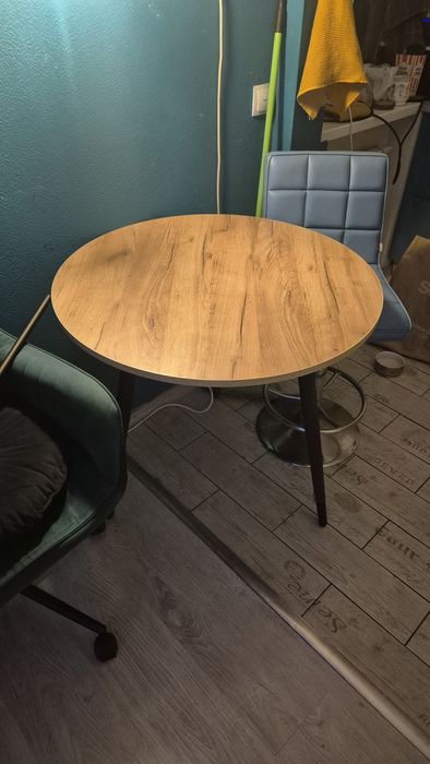 Продам стол обеденный