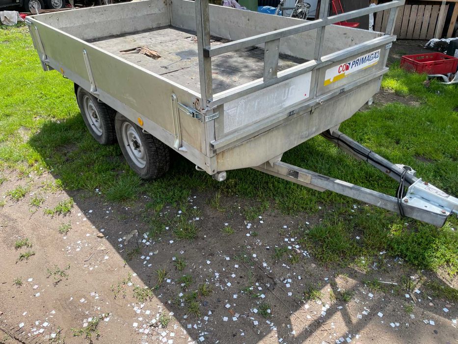 Przyczepka samochodowa dwuosiowa