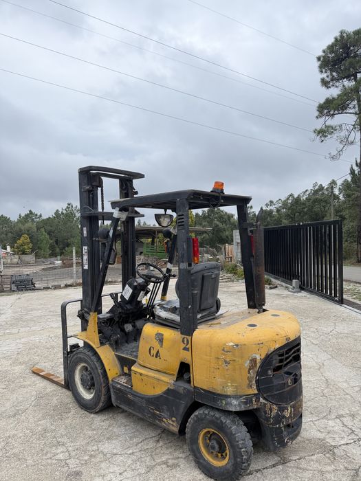 Empilhador CAT 2.0t gasóleo