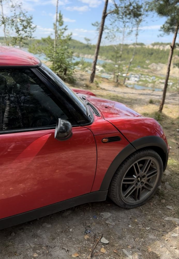 Продаю своє авто MINI Hatch One2002