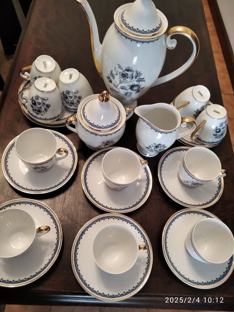 Serviço de café com 12 chávenas