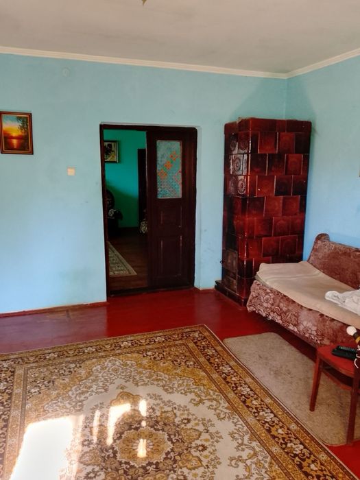 Продаж житлового будинку з великою ділянкою у центрі Куликова!