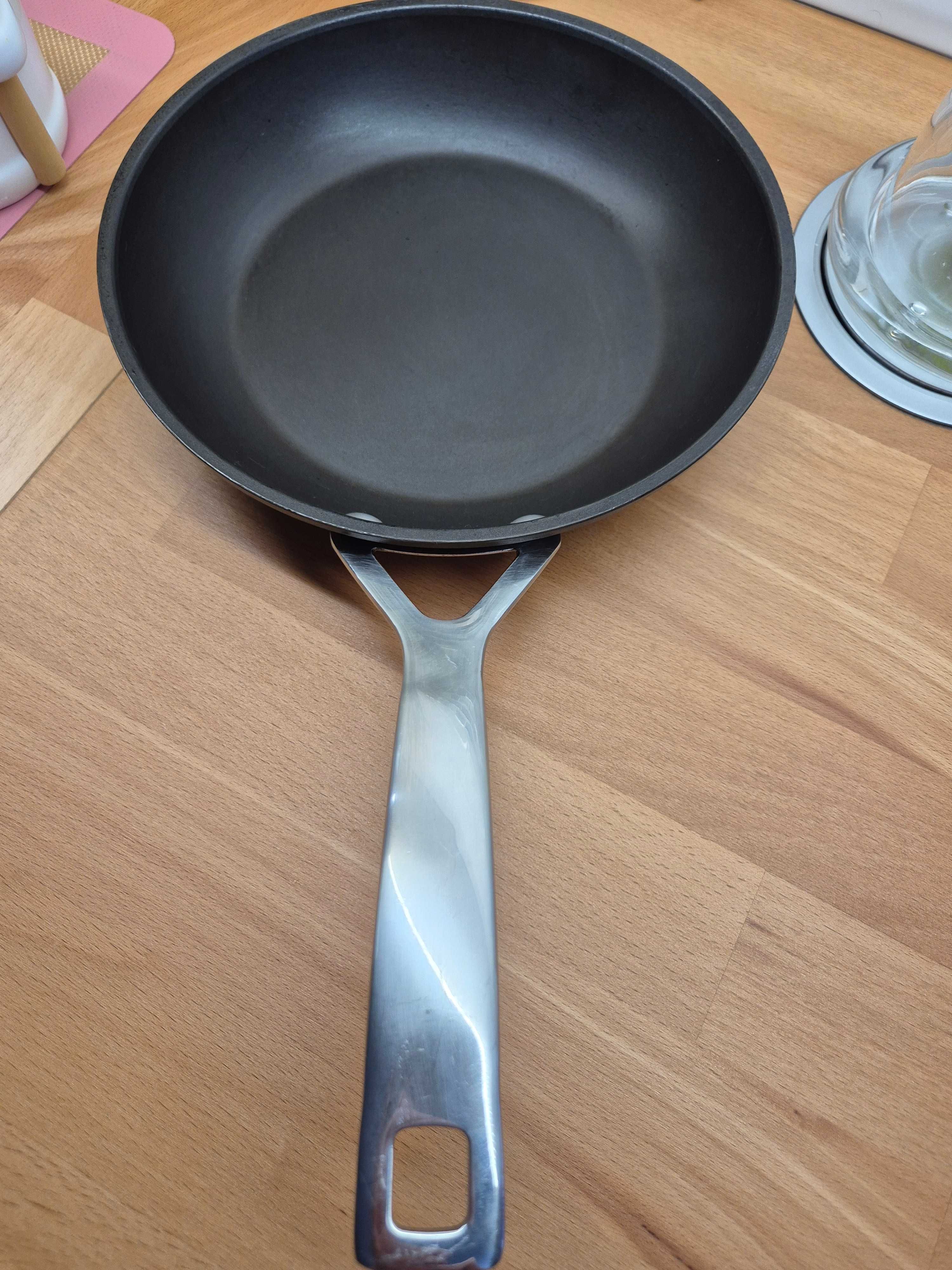 Patelnia nieprzywierająca Le Creuset 22 cm kuta