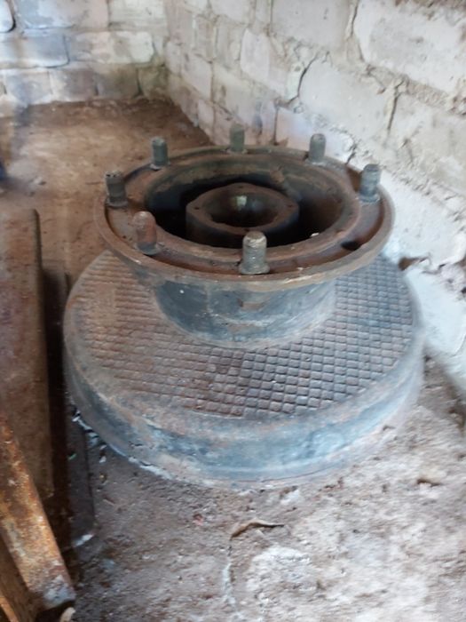 Продам передню ступецю зил 130