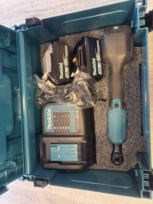 Klucz udarowy grzechotka Makita DWR180