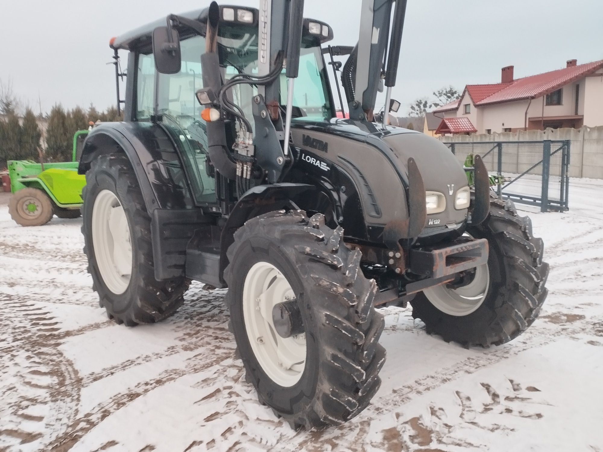 Valtra N-122 ładowacz czołowy nowe opony