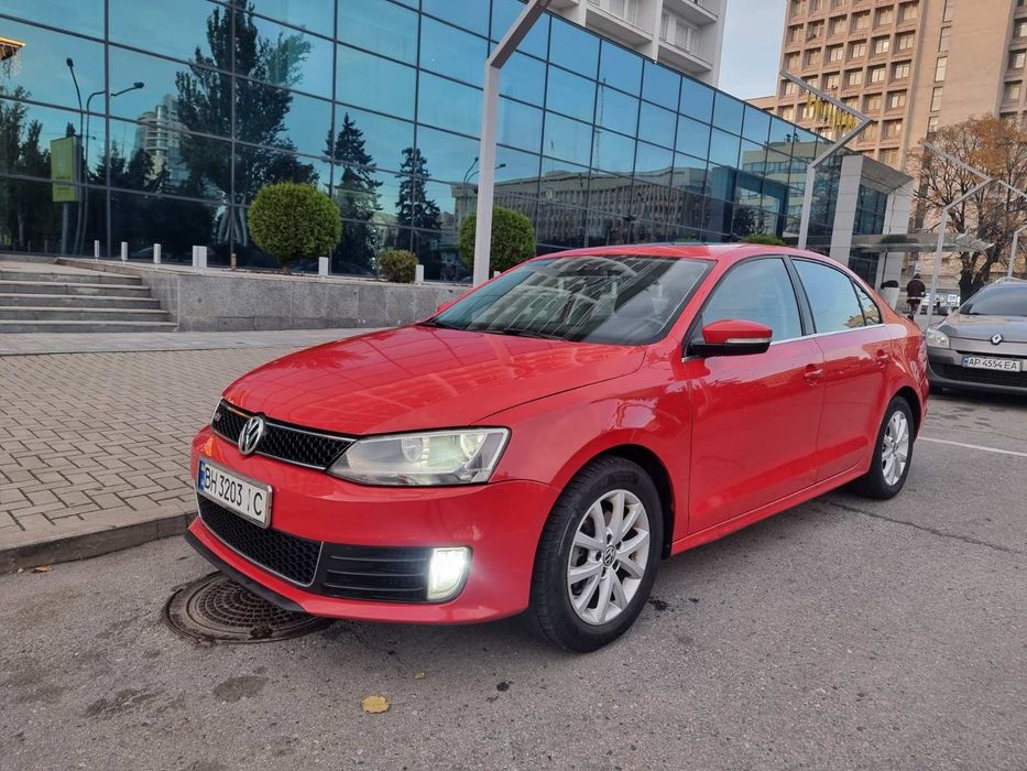 Продам автомобіль Volkswagen Jetta 2014 1,8