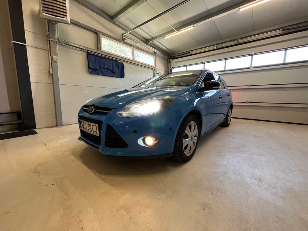 Ford Focus Kombi MK3 1.6TDCI 8V + Hak ( kolor skyblue)