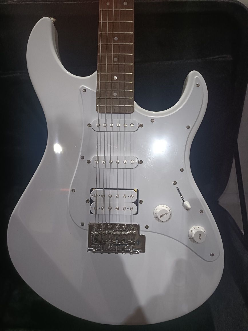Guitarra eléctrica Yamaha Pacifica 012, Branco