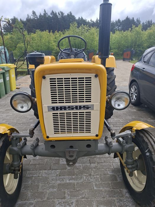 Sprzedam ciagnik C 330 rok produkcji 1977 Sprzedaje bo potrzebuje  wię