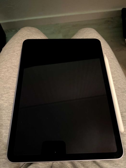 iPad 5th generation 10.9'' 256GB with Apple Pencil & Smart Folio