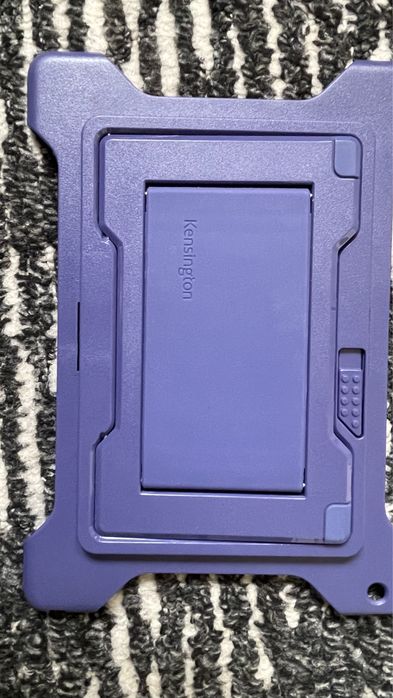 Пластиковая накладка на планшет