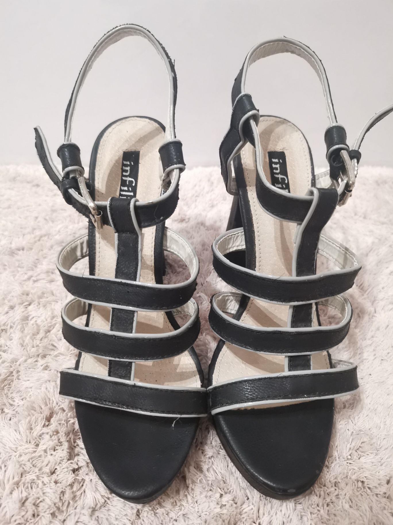 Buty sandały na słupku czarne