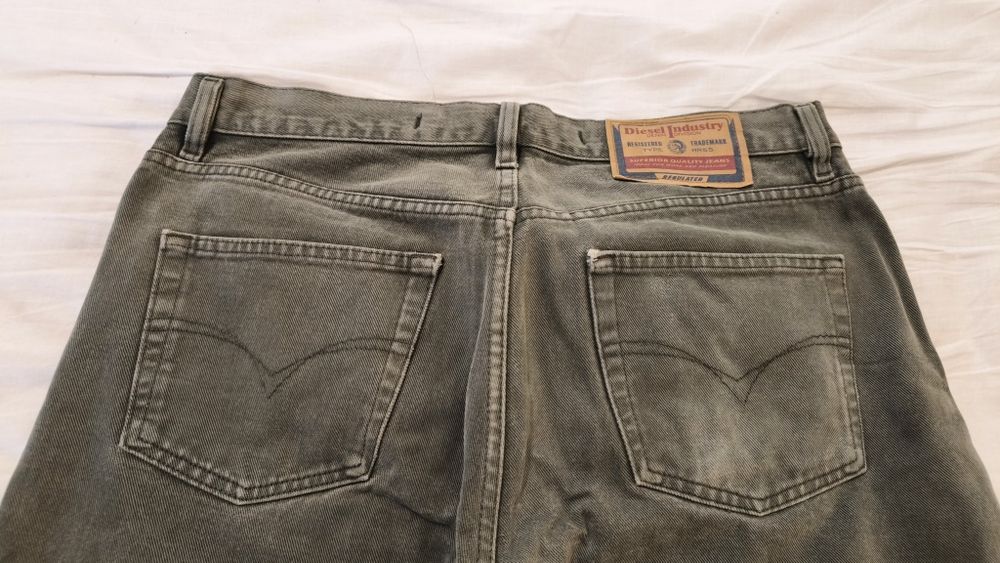 Calças Diesel homem tamanho 33