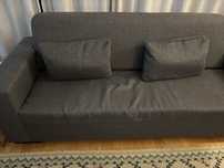 Oferta unica: Sofa cinzento usado com 2 almofadas