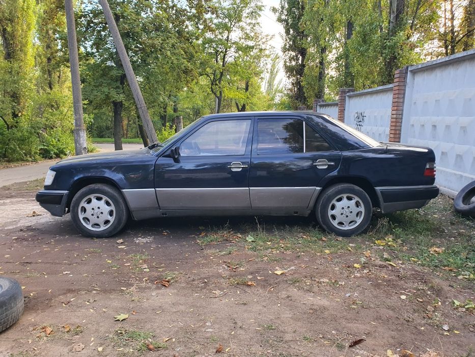 Мерседес E200. Mercedes-Benz 124