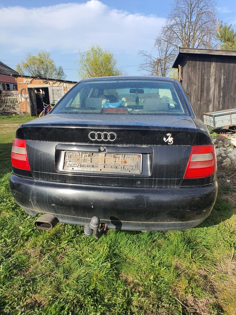 Audi a4 b5. Benzyna, gaz.