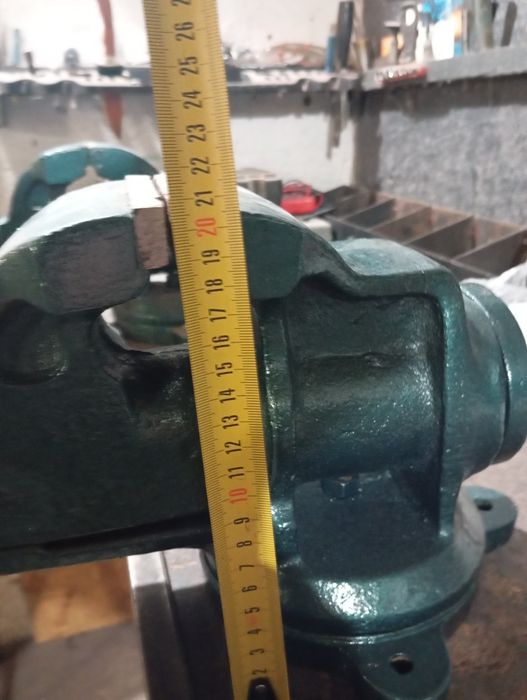 Продам тиски поворотні