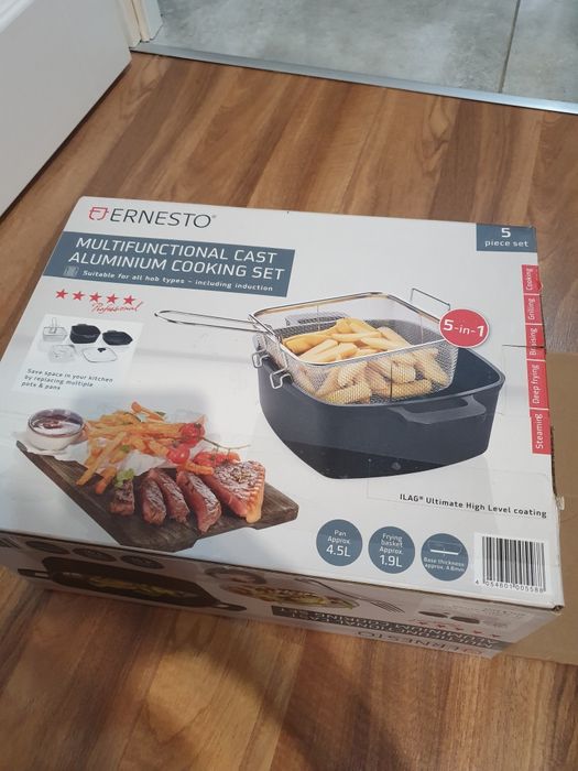 Wielofunkcyjny  garnek z akcesoriami