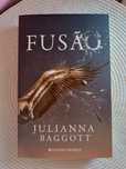 Livro "Fusão" de Julianna Baggott