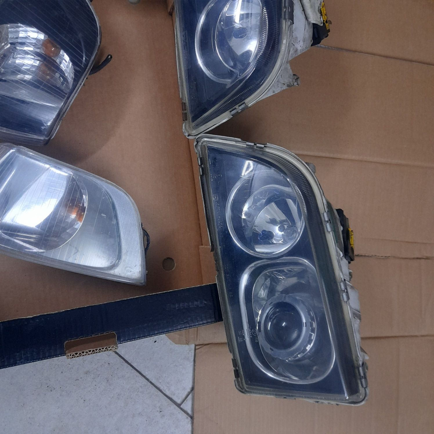 Lampy przód lewa prawa  volvo v 40 xenon