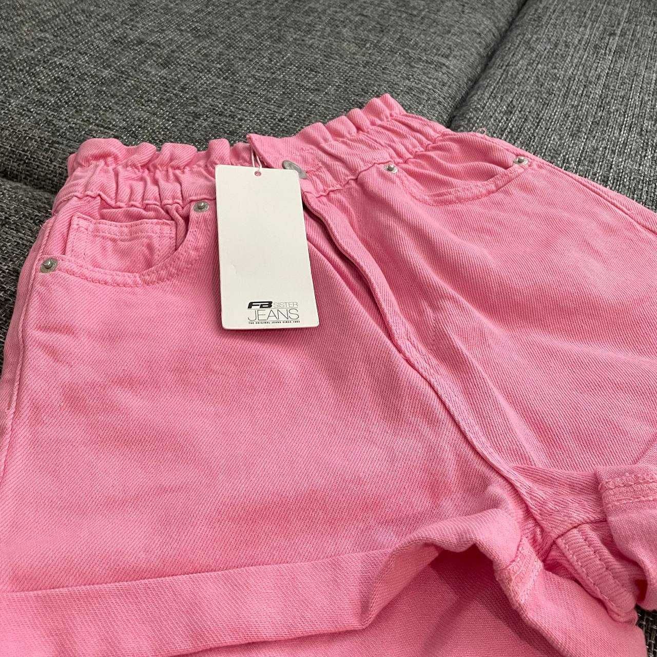 Рожеві джинсові шорти в стилі барбі