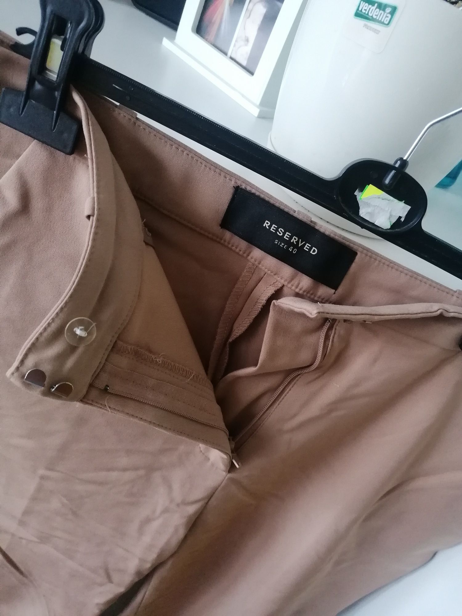 Spodnie Reserved damskie beżowo brązowe klasyczne wyjściowe proste