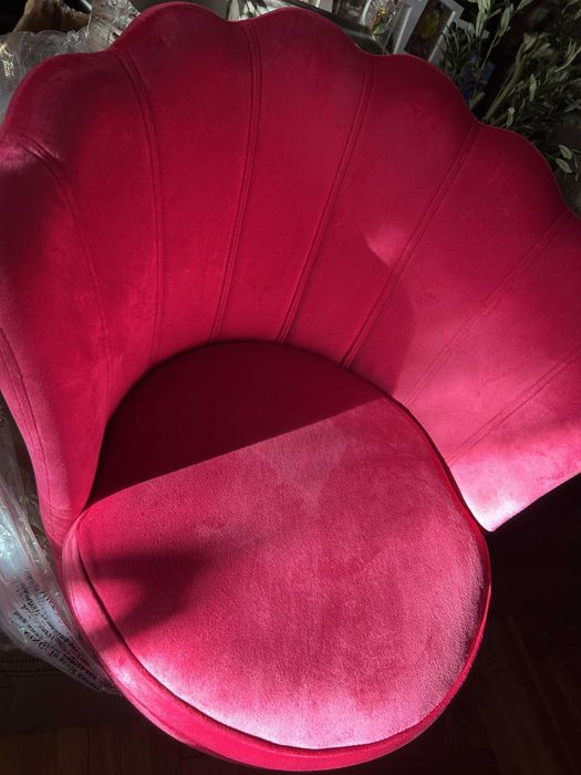 Krzesło dekoracyjne z aksamitu na złotych nogach krzesło GLAMOUR