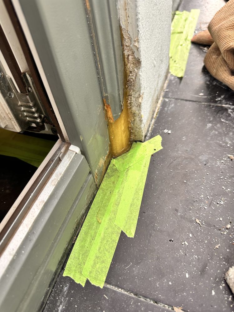 Carpintaria e pinturas em madeira