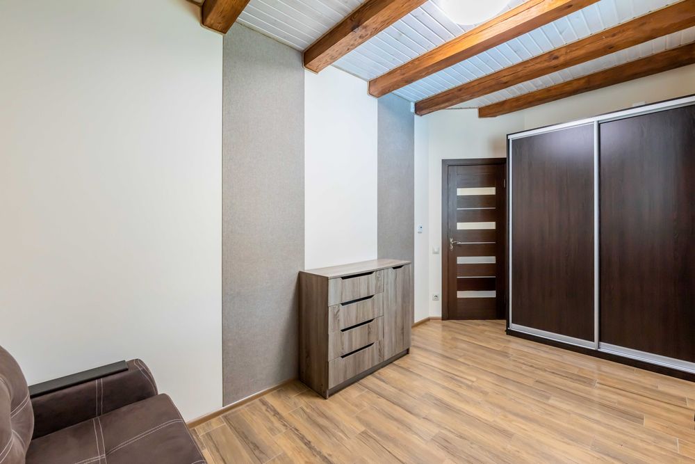 Продаж будинку дуплексу  в місті Київ. басейн .ГАЗ. генератор.підвал