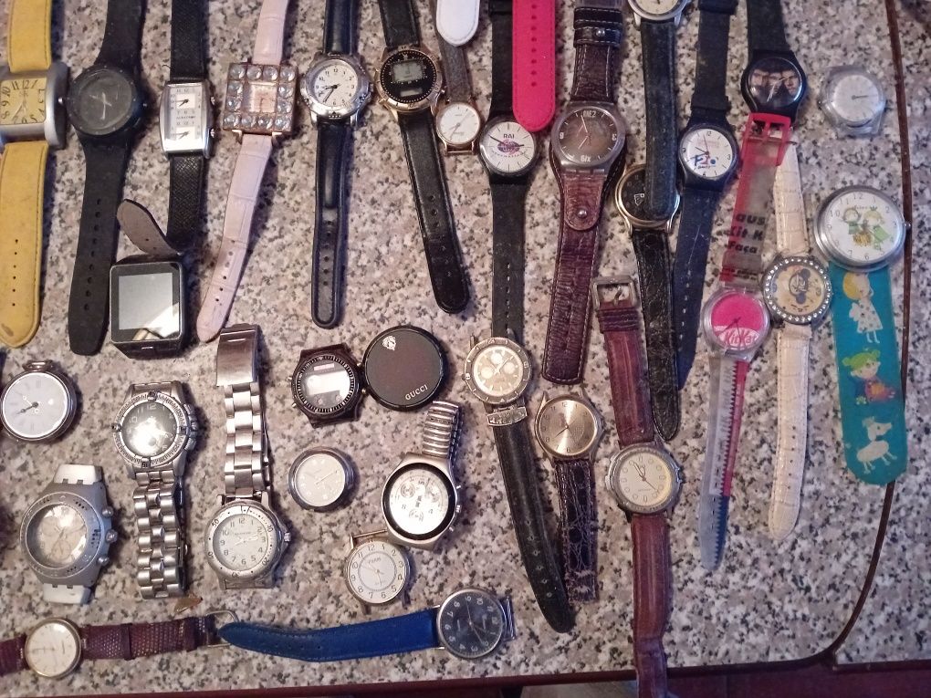 Conjunto de 130 Relógios Diversos para Reparação/Peças