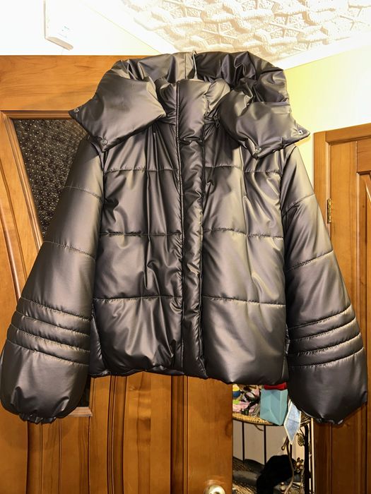 Зимня куртка в трендовому кольорі