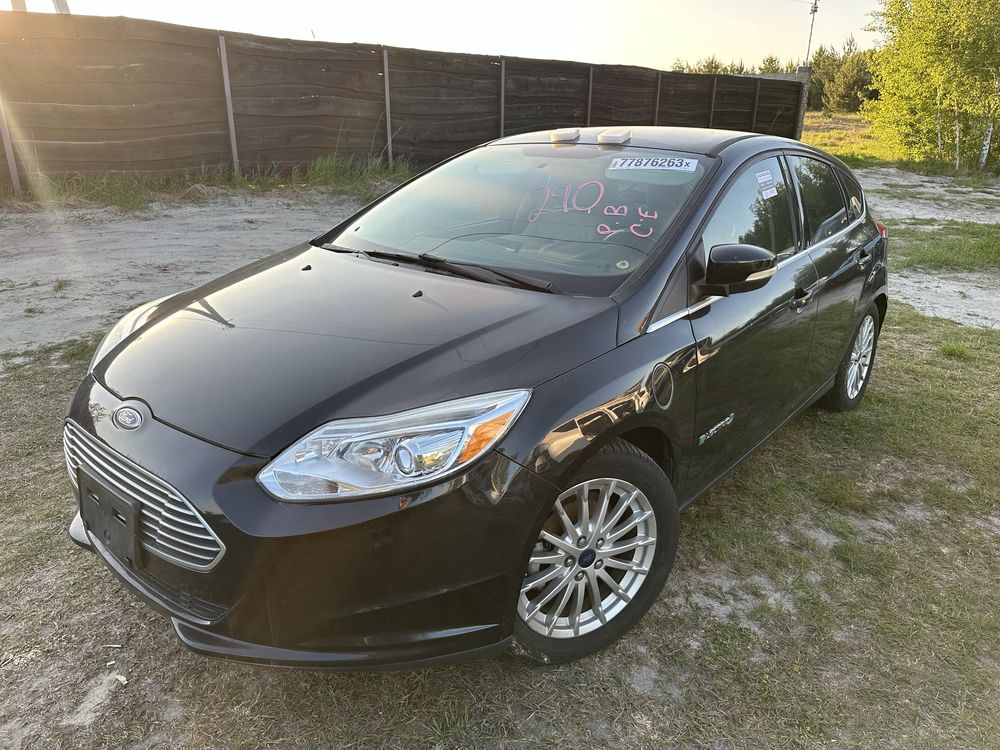 Передній бампер на форд фокус електро / ford focus mk3 Electric Bev