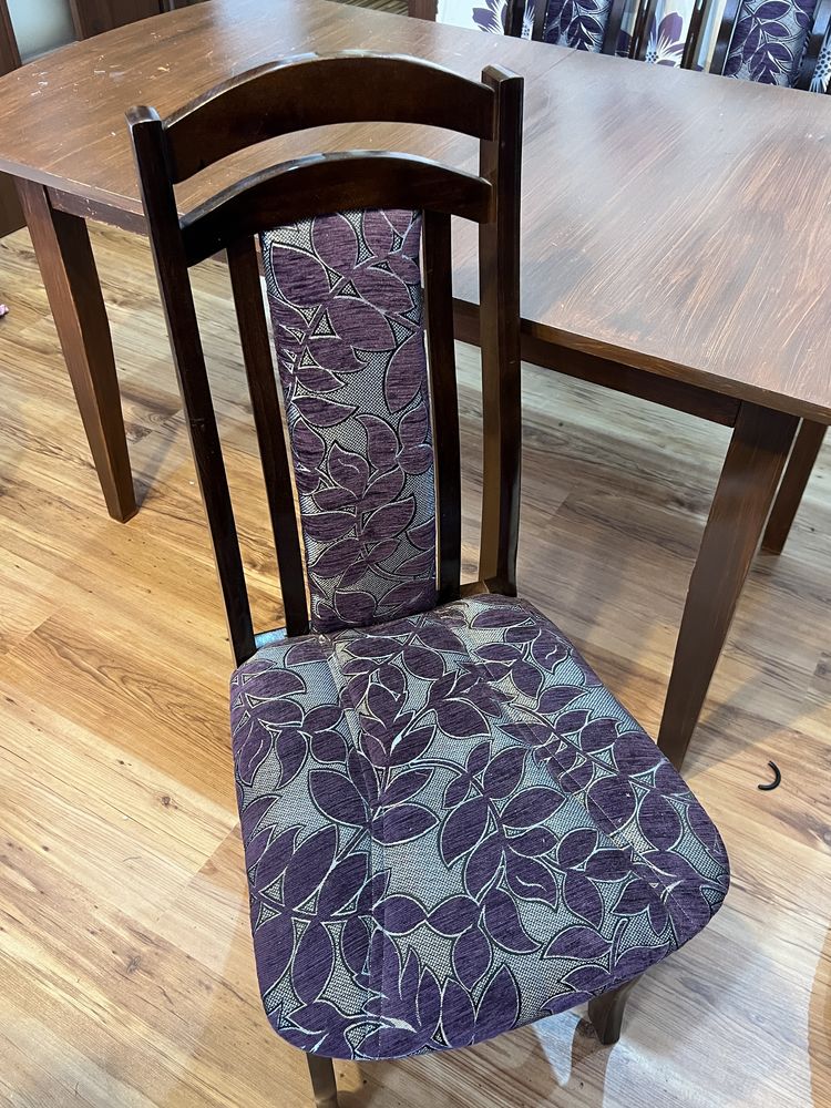 Zestaw eleganckich krzeseł