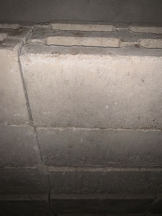 Буд. матеріали залишки: дошки, шлакоблоки, тротуарна плитка,