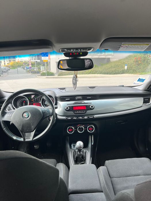 Alfa Giulietta_1.6JTDM_Basis_BezWkladu_PieknyKolor_Led_Czujniki