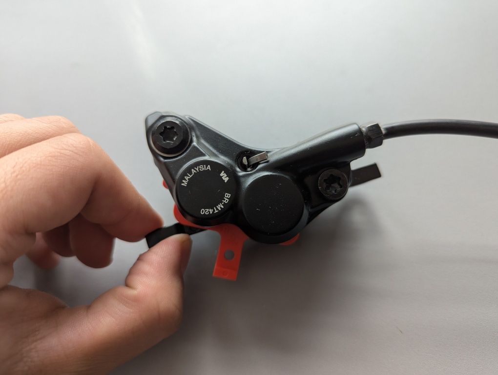 Komplet hamulców tarczowych Shimano BL-MT402-3A/BR-MT410/420