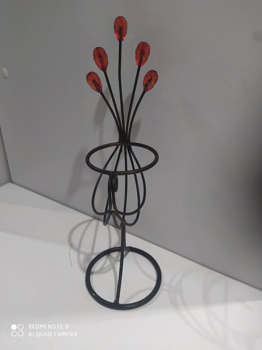 Świecznik wykonany z drutu