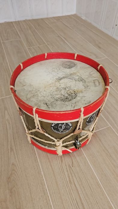 Caixa Pinheiro Tambor Nicolinas em Bom Estado