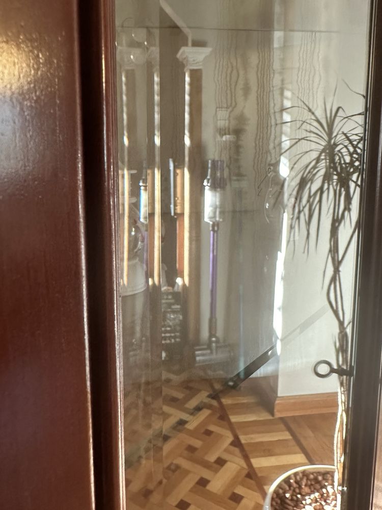 Вітрина, сервант, стелаж, трюмо, буфет, шафа