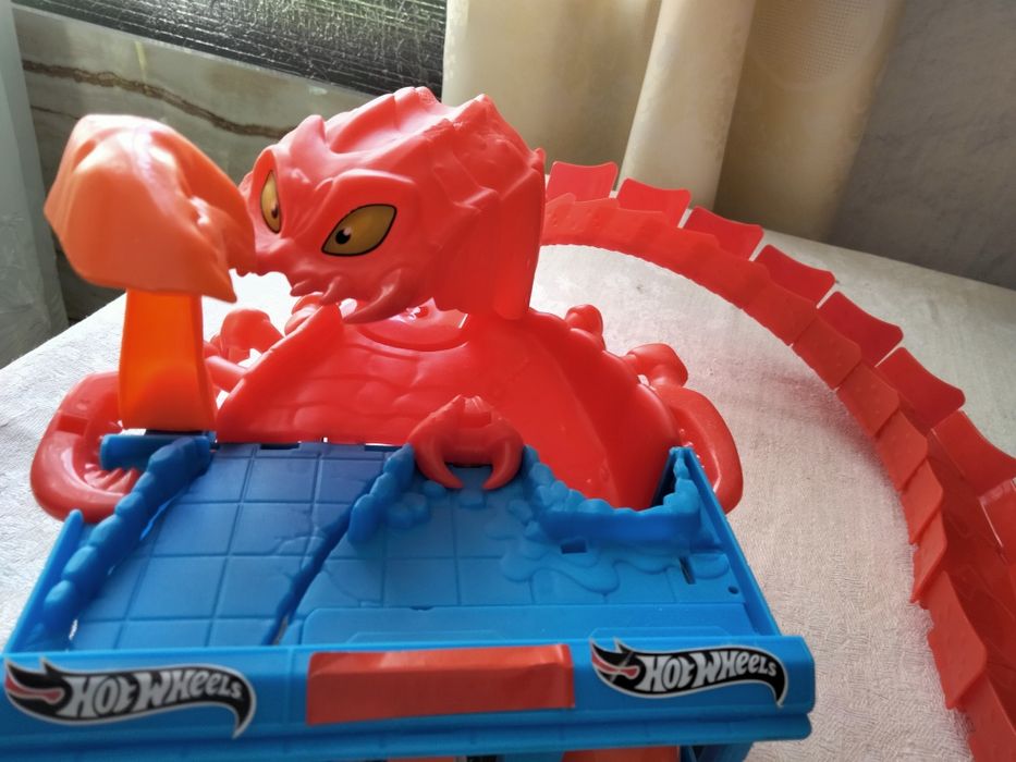 Трек Hot Wheels з машиною