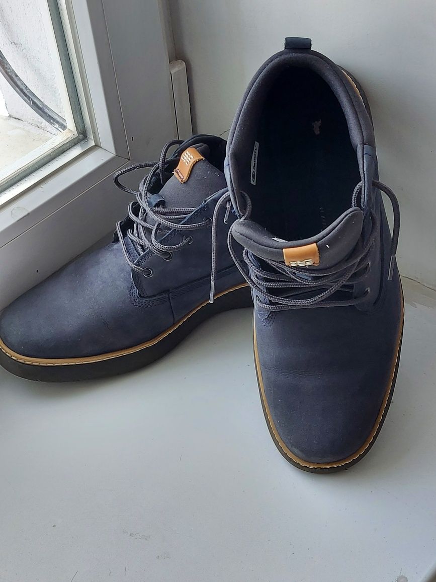 Ботинки мужские серого цвета